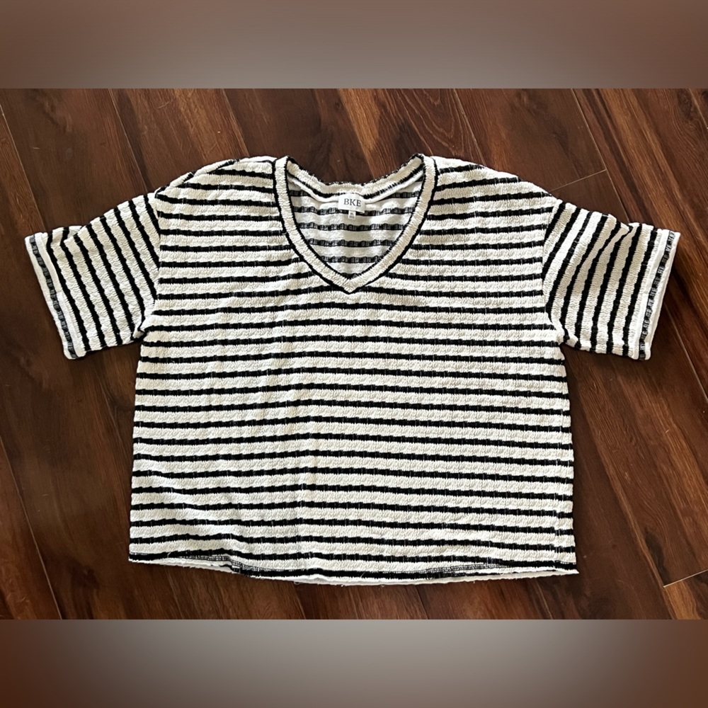 BKE from Buckle Black and White Striped V-Neck Top (kinda cropped)